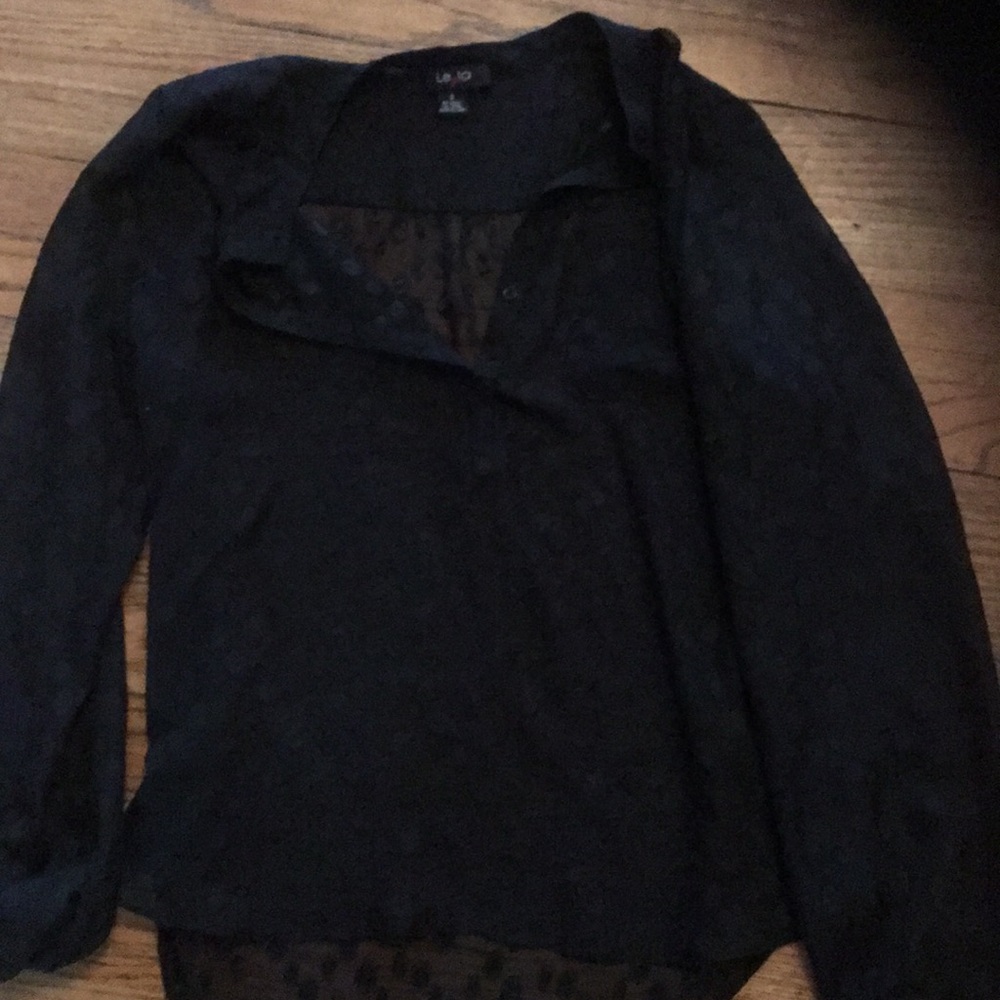 Woman’s shirt light weight size small great shape